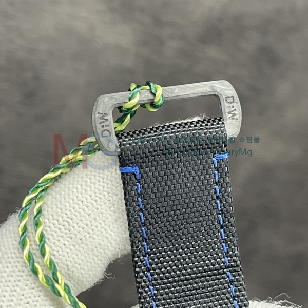 �η��� �Ż� �ð� RM318666-2