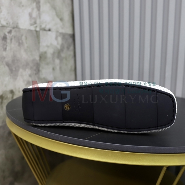 ��󰡸� ���� JH002634