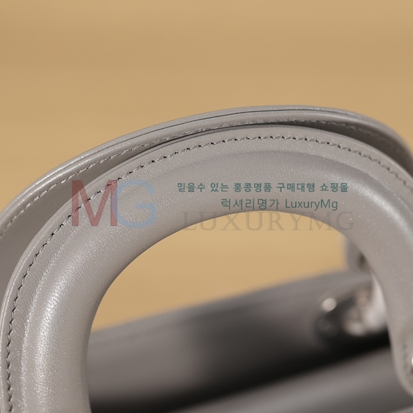��� ���̵�� �̴� M199511-8
