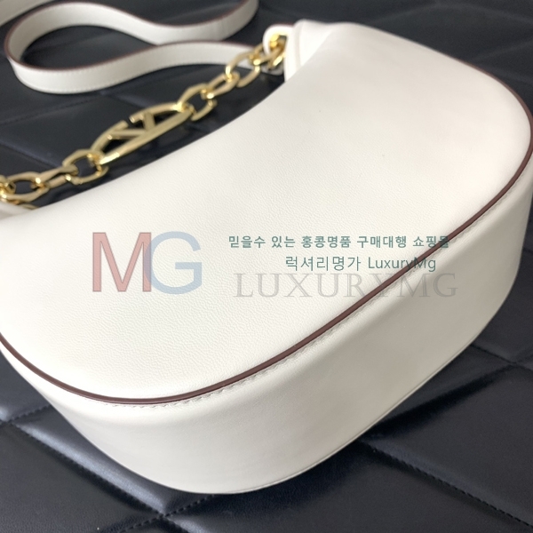 �߷�Ƽ�� ���̷ΰ� �� �̴� ȣ���� V0096-1