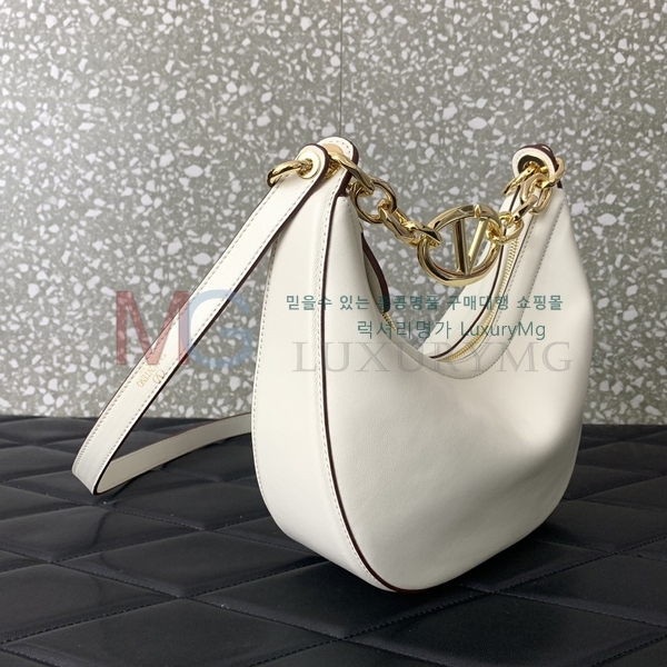 �߷�Ƽ�� ���̷ΰ� �� �̴� ȣ���� V0096-1