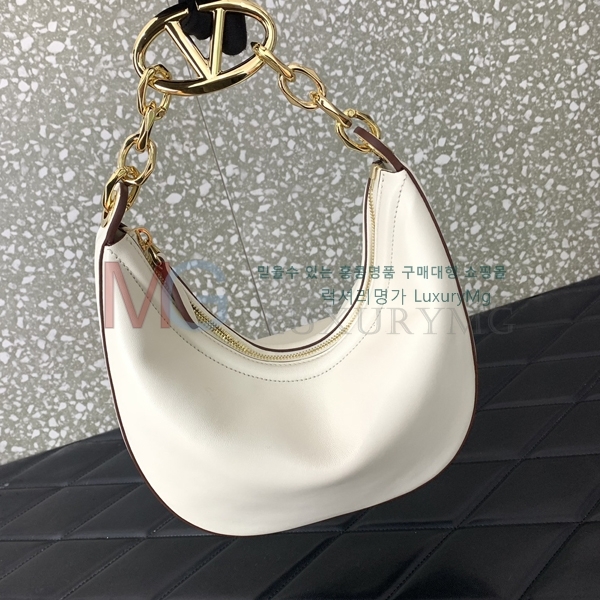 �߷�Ƽ�� ���̷ΰ� �� �̴� ȣ���� V0096-1