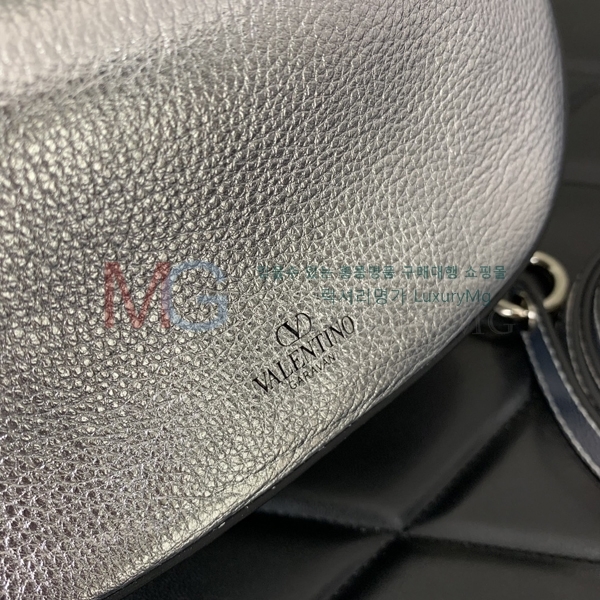�߷�Ƽ�� ���̷ΰ� �� �̴� ȣ���� V0096-5