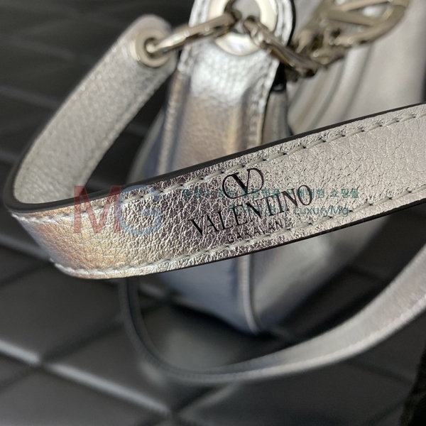 �߷�Ƽ�� ���̷ΰ� �� �̴� ȣ���� V0096-5