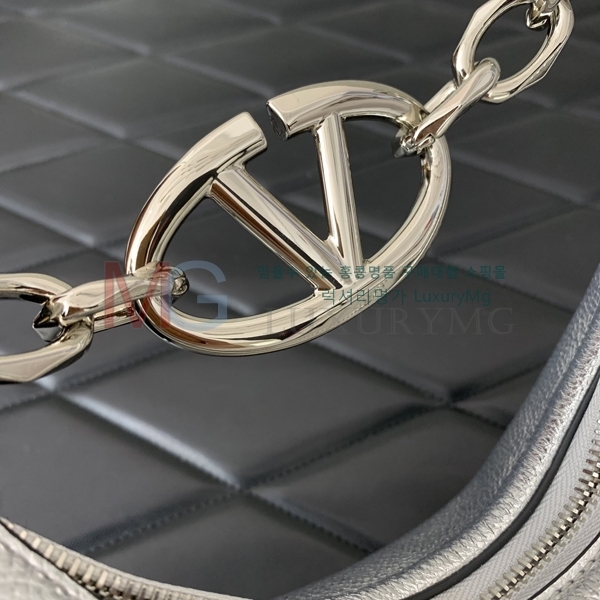 �߷�Ƽ�� ���̷ΰ� �� �̴� ȣ���� V0096-5