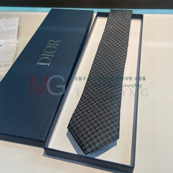 ��� ��Ÿ�� HE27697-1