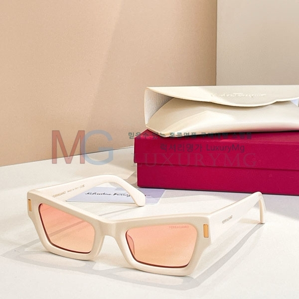 ��󰡸� ���۶� FO599061