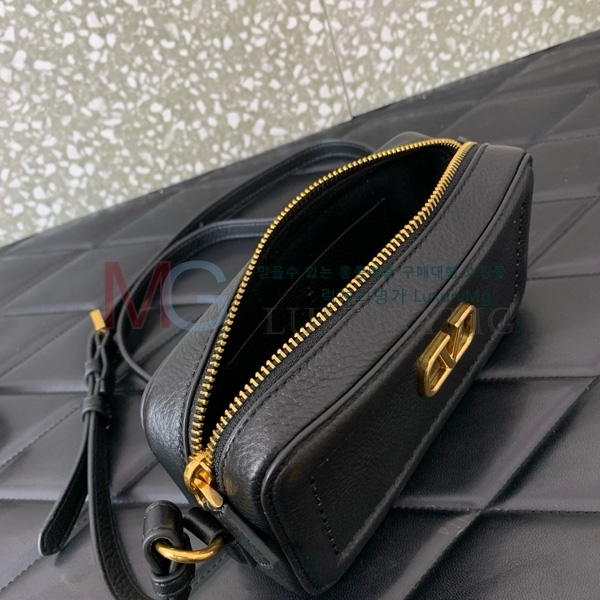 �߷�Ƽ�� ����ٴ� ũ�ν��� V6205-1