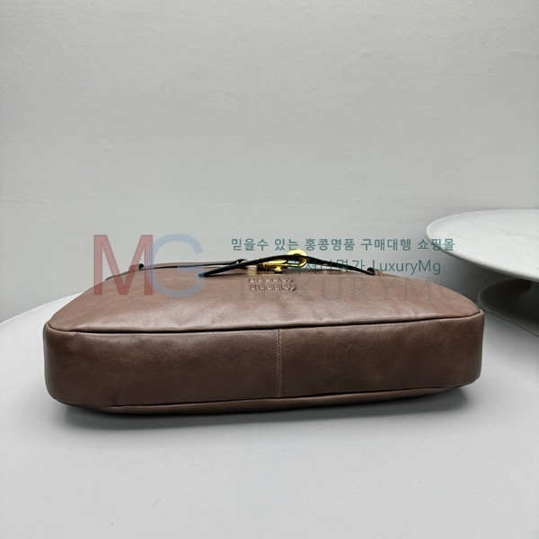 �̿�̿� �ƹ�ٸ� ����� 5BC182-2