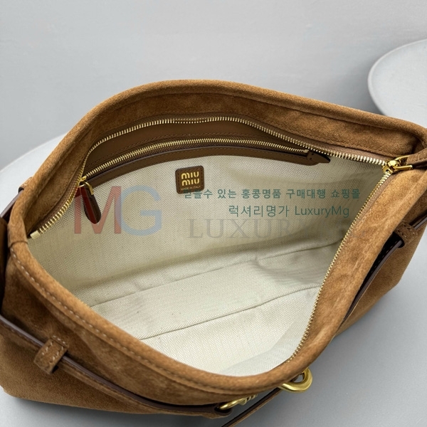 �̿�̿� �ƹ�ٸ� ����� 5BC182-4
