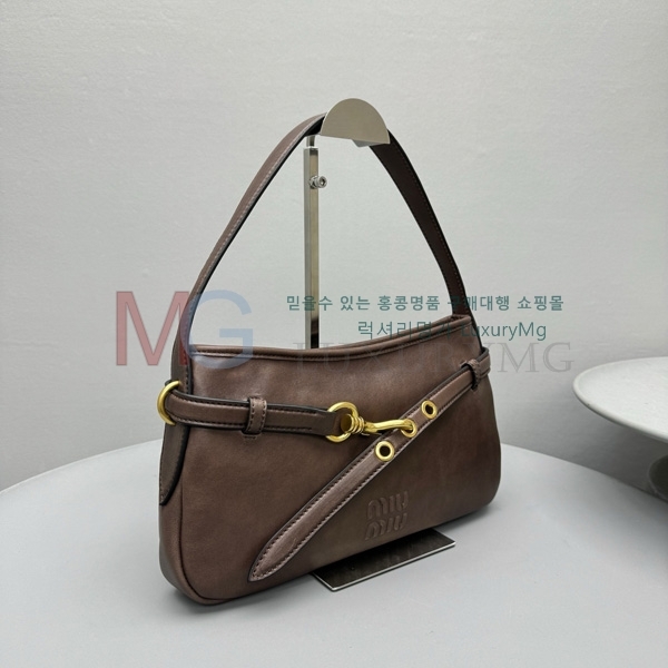 �̿�̿� �ƹ�ٸ� ����� 5BC181-4