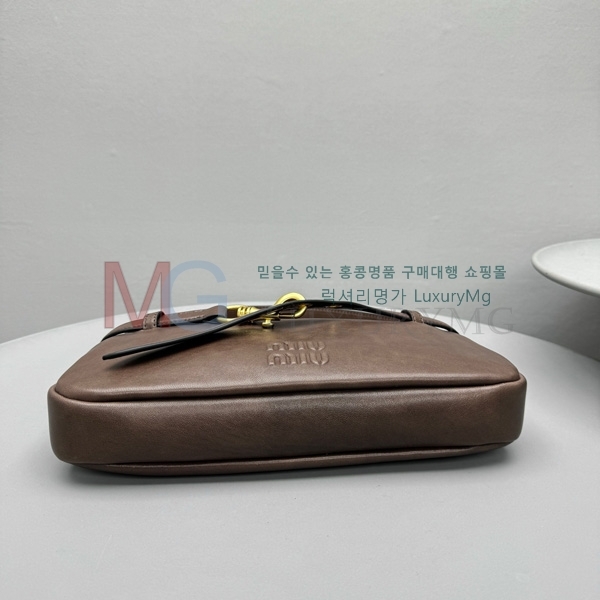 �̿�̿� �ƹ�ٸ� ����� 5BC181-4