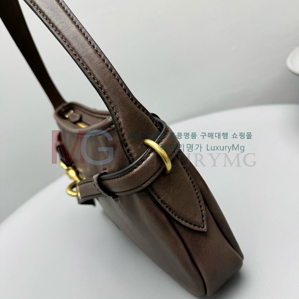 �̿�̿� �ƹ�ٸ� ����� 5BC181-4