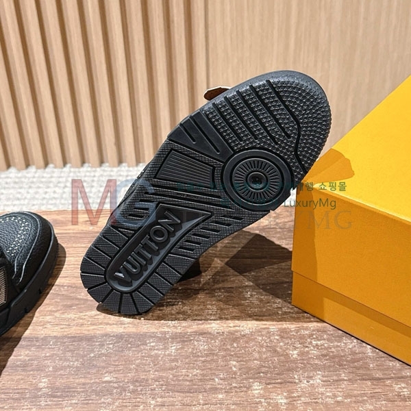  �������� ���̺��� 𝐋-𝐓𝐑𝐀𝐈𝐍𝐄𝐑 ����Ŀ�� 1LV522365