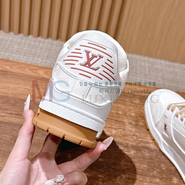  �������� ���̺��� 𝐋-𝐓𝐑𝐀𝐈𝐍𝐄𝐑 ����Ŀ�� 1LV55506-8