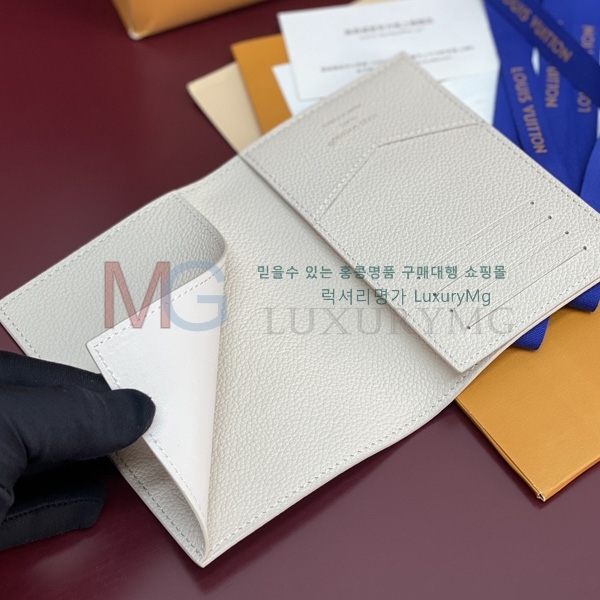 ���̺��� �н���Ʈ Ŀ�� M25917-10