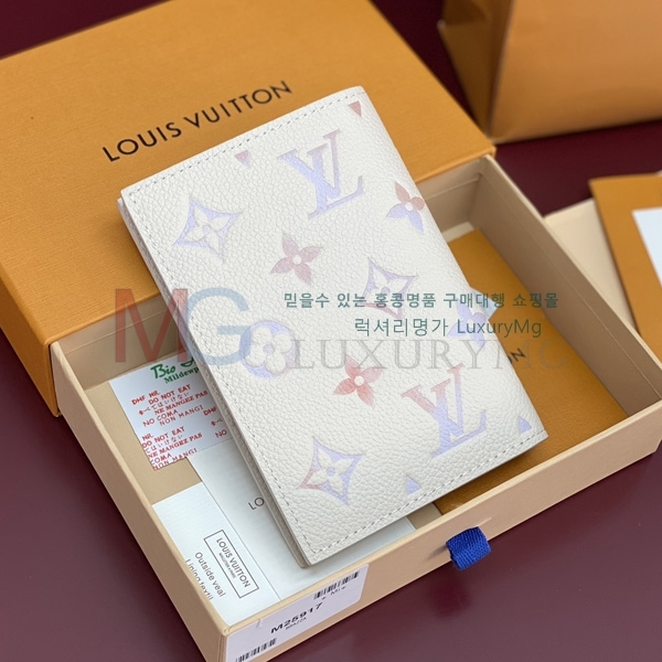 ���̺��� �н���Ʈ Ŀ�� M25917-10