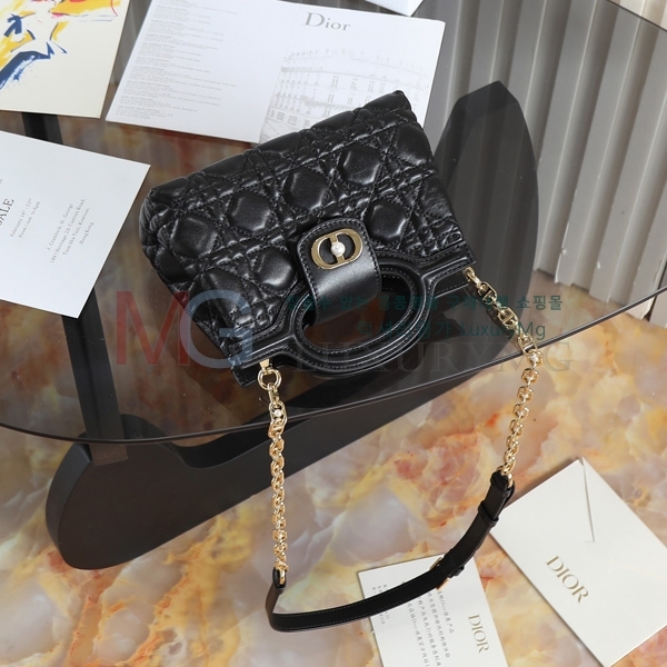 ��� Jolie ž �ڵ� �̴� �� S31233-1