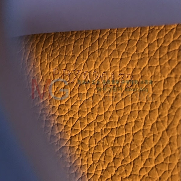  ���ߵ� ī�� Ȧ�� G020601-1