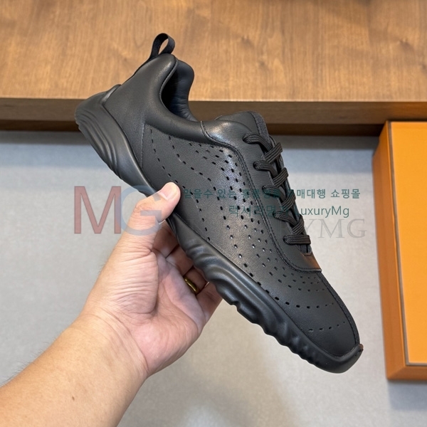 ���� �����޽� �ȭ HR93504