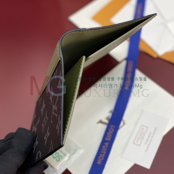 ���̺��� �н���Ʈ Ŀ�� �������� M28640-1