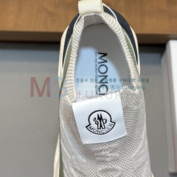 ���� ��**�� �ȭ MK630551-2