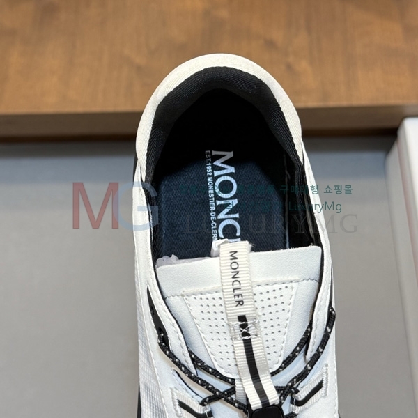 ���� ��**�� �ȭ MK6322206-1